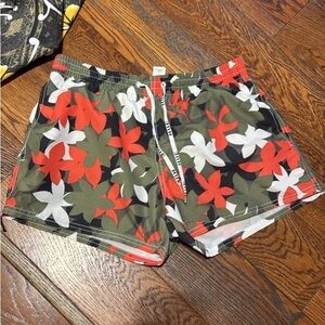 HUE Women's Athletic Shorts - Red, White, Green Floral